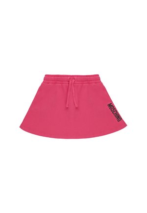 Gonna A-line rosa con cintura elastica e cordoncino, caratterizzata dal testo nero "Moschino" sul lato destro.