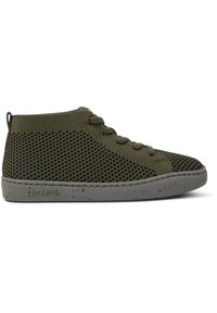 Sneaker alte in rete verde con suola in gomma grigia, dotate di lacci, dettagli testurizzati e un branding discreto sul lato.