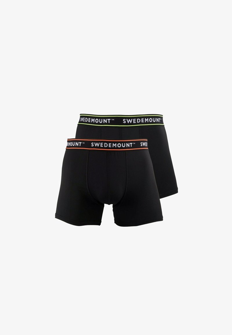 Svarta boxerkalsonger med SWEDEMOUNT™-logotyp på midjan, en med grön accent och en annan med orange accent. Slät tyg, standard passform.