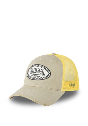 Casquette trucker beige et jaune avec écusson "Von Dutch California" sur le devant et petit logo brodé sur le panneau arrière en mesh jaune.