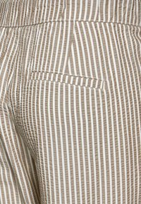 Street One PAPERBAG SEERSUCKER - Tygbyxor - beige