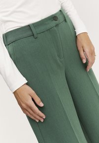 Fransa FRMILENA - Kelnės - jungle green