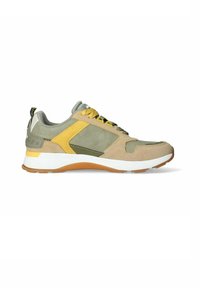 Scarpa da ginnastica verde e beige con accenti gialli, materiale in suede e mesh, collo imbottito, punta rotonda e suola in gomma bianca con battistrada marrone.