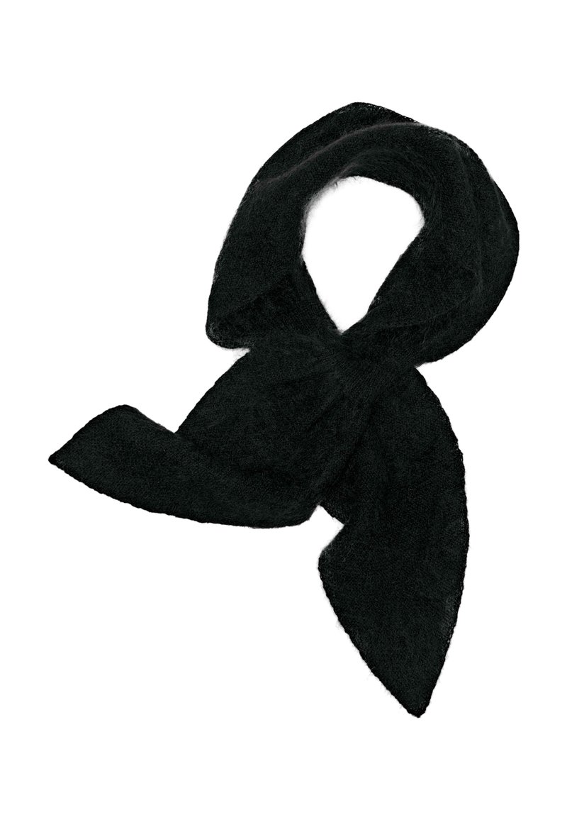 Écharpe noire en matériau doux et texturé ; présente une forme large et fluide avec des extrémités pointues, conçue pour la chaleur et le style.
