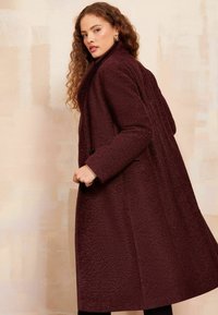 Friends Like These MID LENGTH BOUCLE REGULAR FIT - Klasisks mētelis - burgundy red