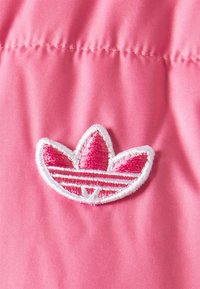adidas Originals SHORT PUFFER MIDWEIGHT JACKET - Kerge jope - rose tone