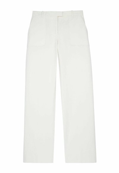 Wijd uitlopende broek van witte stof, met twee voorzakken, een strak ontwerp en een gladde textuur met een getailleerde pasvorm.