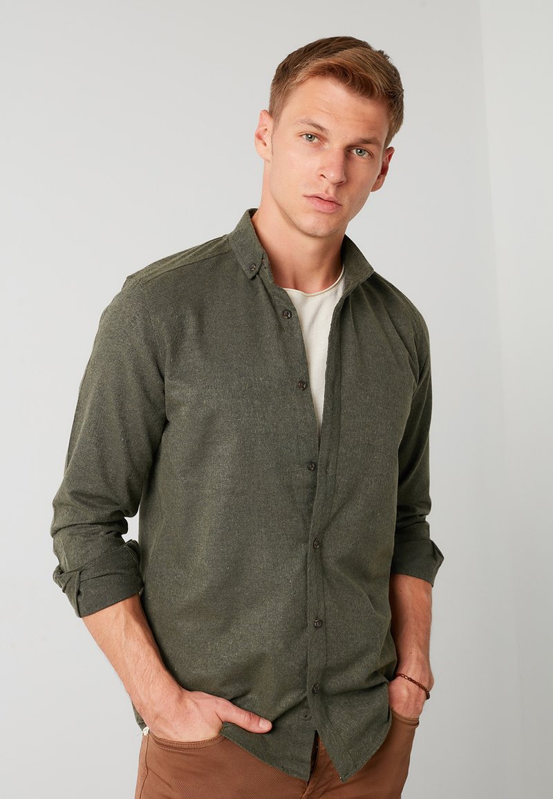 Buratti SLIM FIT - Skjorter - khaki