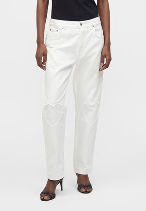 MOSCHINO PANTALONE - Slim fit jeans - bianco