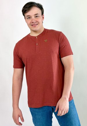 BLACK WELLIS, T-SHIRT HENRI PAISLEY - T-shirt basique - terracotta