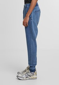 Urban Classics Jeans Tapered Fit - mid deep blue washed