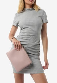Miriade MANNY - Pochette - cipria