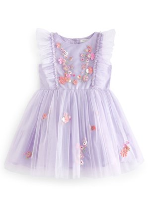 Robe lilas sans manches avec épaules à volants, superposition en tulle et broderie florale rose, blanche et orange sur le corsage et la jupe.