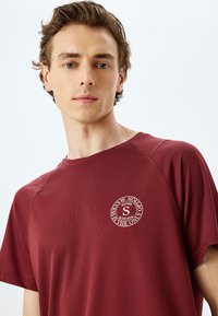 Koton - T-shirt z nadrukiem