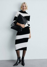 Mango Fodralklänning - black