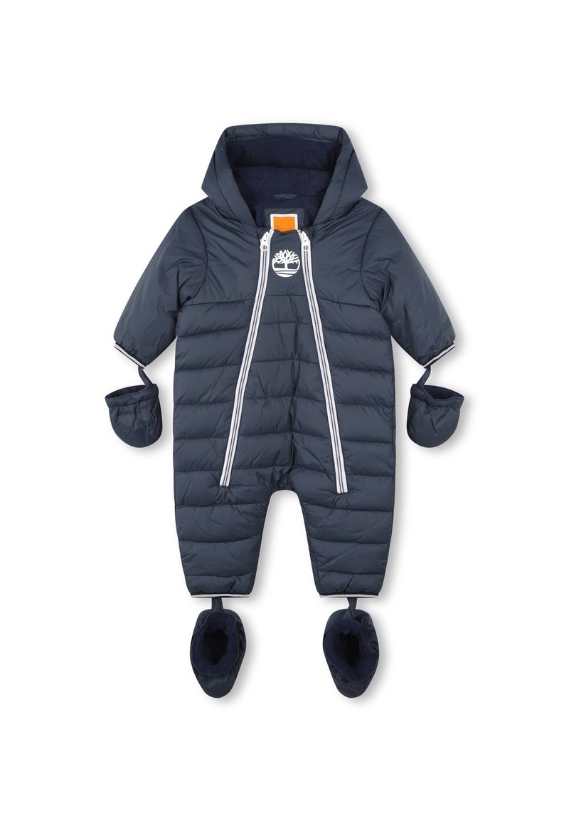 Marineblauwe gewatteerde sneeuwpak met een capuchon, twee voorritsen en elastische boorden. Bevat een boomlogo en een zachte voering aan de binnenkant. Inclusief booties.