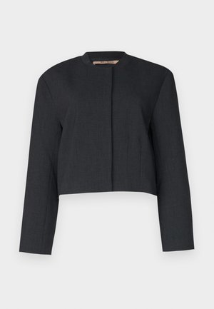 Veste grise foncée coupée en tissu texturé, dotée de manches longues et d'un col rond avec un design avant épuré.