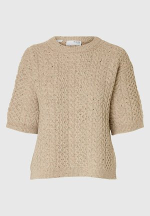 Pull en tricot beige à manches courtes, présentant un motif en relief à cables et un col rond. Tissu doux avec un ourlet en côte.
