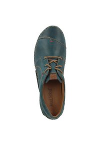 Scarpa in pelle turchese con lacci marroni, punta rotonda, cuciture dettagliate e soletta brandizzata che reca la scritta "Josef Seibel". Texture liscia.