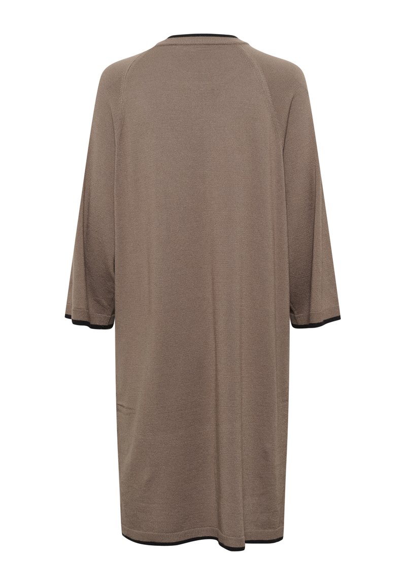 Braunes knielanges Kleid mit Raglanärmeln, schwarzer Borte an den Ärmeln und dem Ausschnitt, weicher Stoff, minimalistisches Design, keine sichtbaren Muster oder Hardware.