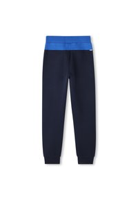 Pantalons de survêtement bleu marine en tissu doux, avec une large taille bleue et des chevilles serrées, d'une texture lisse et avec peu de détails.