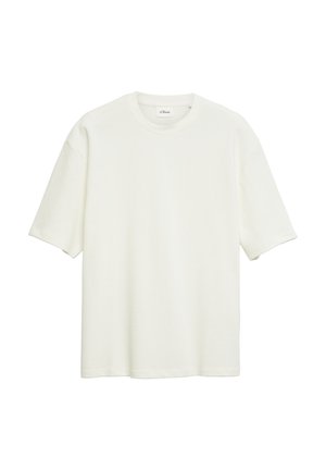 Prosty biały T-shirt z krótkim rękawem i okrągłym dekoltem, z subtelną prążkowaną fakturą, luźnym krojem i metką s.Oliver wewnątrz kołnierza