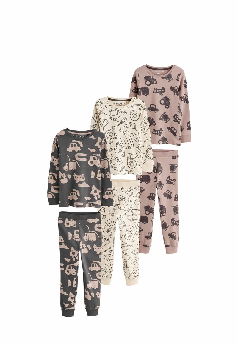 Tre set di pigiami per bambini con maniche lunghe e pantaloni, caratterizzati da motivi a tema veicoli e costruzioni in grigio, crema e malva.