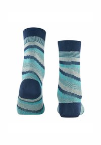 Gestreifte Socken in einem Blau-Teal-Farbschema, mit variierenden Wellenmustern und einem dunkelblauen gerippten Bündchen. Weiches, strukturiertes Material.