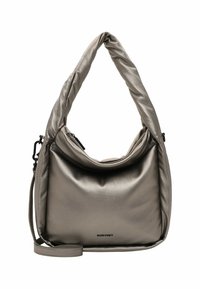 Borsa a spalla argento metallico con una tracolla arrotondata e imbottita e una chiusura con zip. Texture liscia e un piccolo logo in basso. Tracolla regolabile.