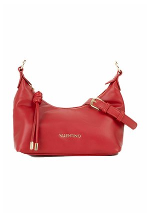 Sac bandoulière en cuir Red Valentino avec sangle ajustable, boucle dorée, détail pompon et logo sur le devant.