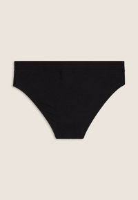 Bikini in cotone nero con texture liscia, vita a mezza altezza e senza cuciture visibili, progettato per il comfort e una vestibilità aderente.