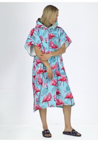 Hooded poncho made from soft fabric, featuring a light blue background with pink flamingo patterns and a front pocket.