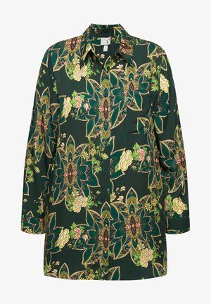 Zielona koszula w kwiatowy wzór z kołnierzykiem, długimi rękawami i guzikami z przodu. Posiada skomplikowane wzory w odcieniach żółtego, różowego i ciemnozielonego.