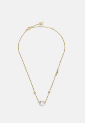 Guld-tone halskæde med en delikat kæde, der har en central rund vedhæng prydet med detaljeret udsmykning og små accenter.