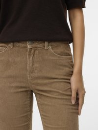 Vero Moda VMFLASH FLARED PANTS - Auduma bikses - silver-coloured mink