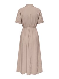 Robe midi beige à manches courtes, col avec revers et taille élastiquée cintrée, vue de dos sur fond blanc.