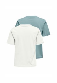 To korte ærmel T-shirts vist ryg mod ryg: en i lyseblå og den anden i hvid, lavet af blødt bomuld med et klassisk rundhalsdesign.