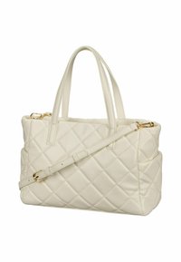 Sac à main crème matelassé avec doubles poignées, bandoulière réglable, quincaillerie dorée et un corps rectangulaire rembourré.