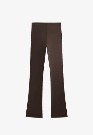 Hnedé rozšírené nohavice vyrobené z pružného materiálu, s hladkou textúrou a širokým pásom, s čistým, minimalistickým dizajnom.