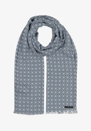 Světlounce modrý šátek s černobílým geometrickým vzorem, třásněmi na okrajích a malou černou cedulkou "bugatti".