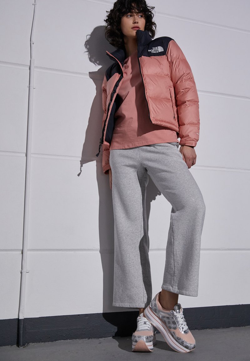 The North Face RETRO NUPTSE JACKET - Casaco de penas - rose dawn