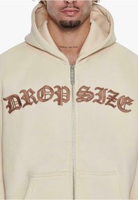 Dropsize SUPER HEAVY MID FRONT EMBO - Sweatjakke - coconut milk