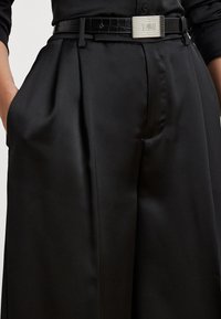 Lauren Ralph Lauren PLEATED SATIN CHARMEUSE WIDE LEG TROUSER - Hlače - black