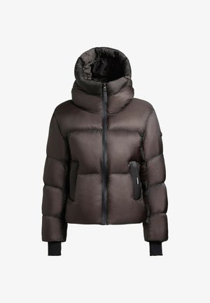 Črna podložena puhovka z visokim ovratnikom, sprednjim zadrgo, stranskimi žepe in podaljšanimi notranjimi manšetami na dolgih rokavih.