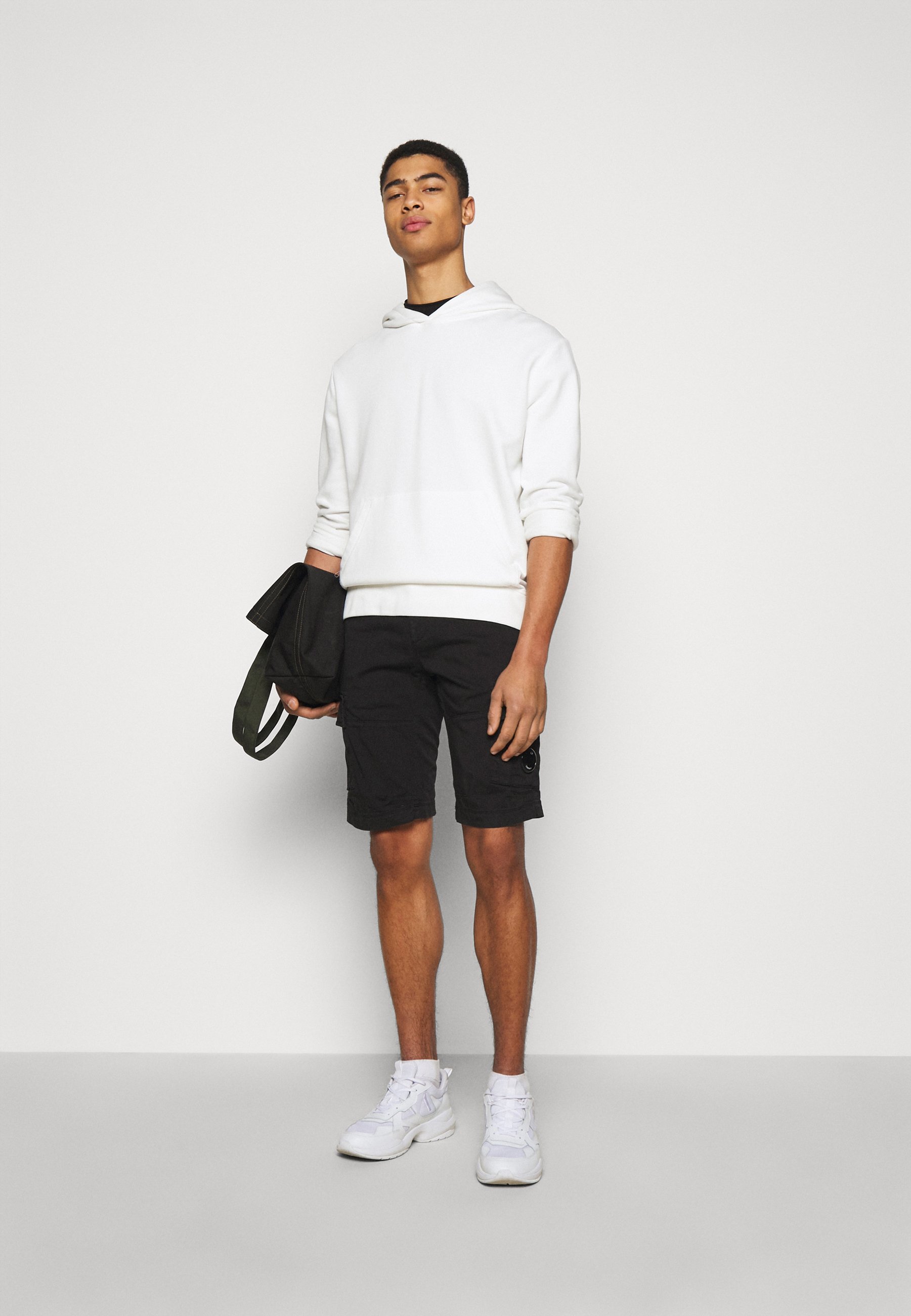 C.P. Company BERMUDA CARGO - Shorts - black/nero - Zalando.it