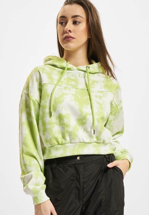 Grønn og hvit tie-dye cropped hettegenser med snor i hetten og "Thug Life" brodert på forsiden; ribbet nederkant og mansjetter.