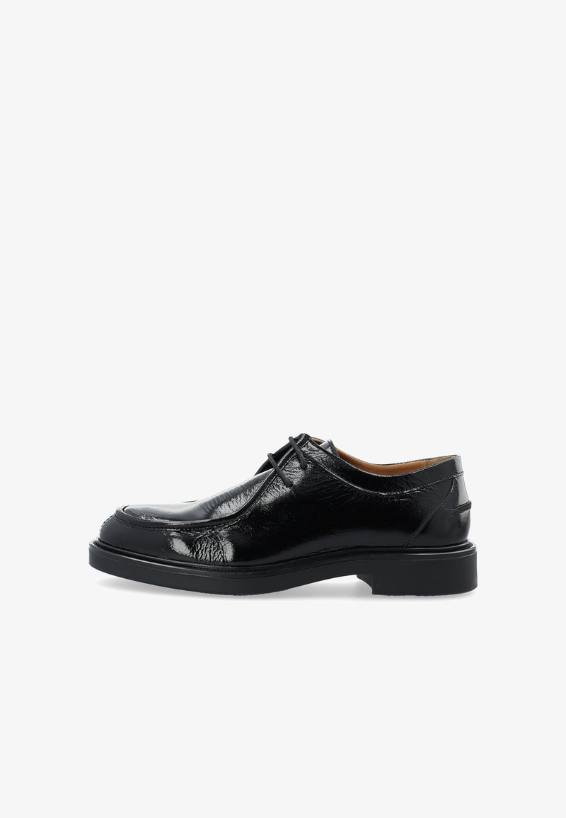 Juodas odinis batų suknelė su lygiu paviršiumi, apvali noselė, apvalūs raišteliai ir tvirta juoda guma. Minimalūs akcentai ir elegantiškas dizainas.