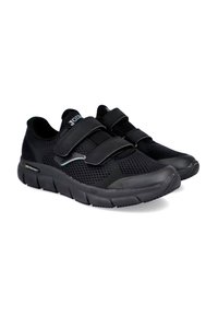 Zapatos deportivos negros con parte superior de malla transpirable, dos correas ajustables de Velcro, suelas de goma y diseño de punta redondeada. Construcción ligera.
