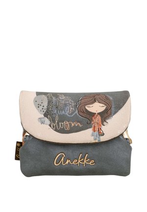 Piccola borsa di tessuto con disegno di una ragazza dei cartoni animati, logo "Anekke" e la frase "I will bloom" ricamata sulla patta.
