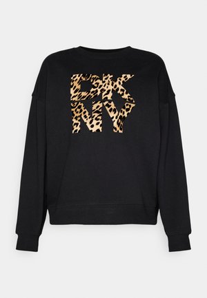 Svart hettegenser med en stor "DKNY" logo i leopardmønstret design. Stoffet er glatt med en avslappet passform og ribbestrikkede mansjetter.